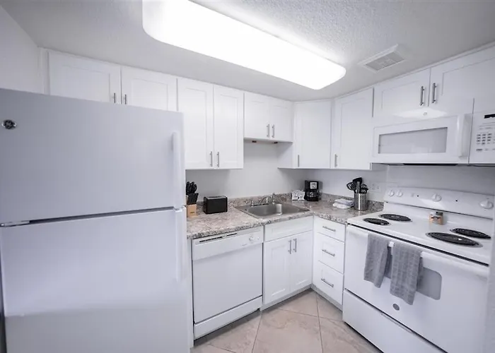 Apartment 213 Fully Furnished 1br Suite-outdoor Pool
