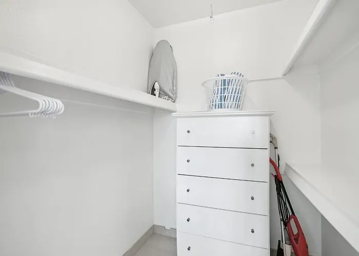 213 Fully Furnished 1br Suite-outdoor Pool *
